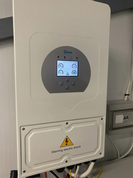 Комплект безперебійного живлення Deye SUN-6K-SG05LP1-EU 6kW + Deye SE-F5 Pro-C SUN-6K-SG05LSE-F5Pro-L фото